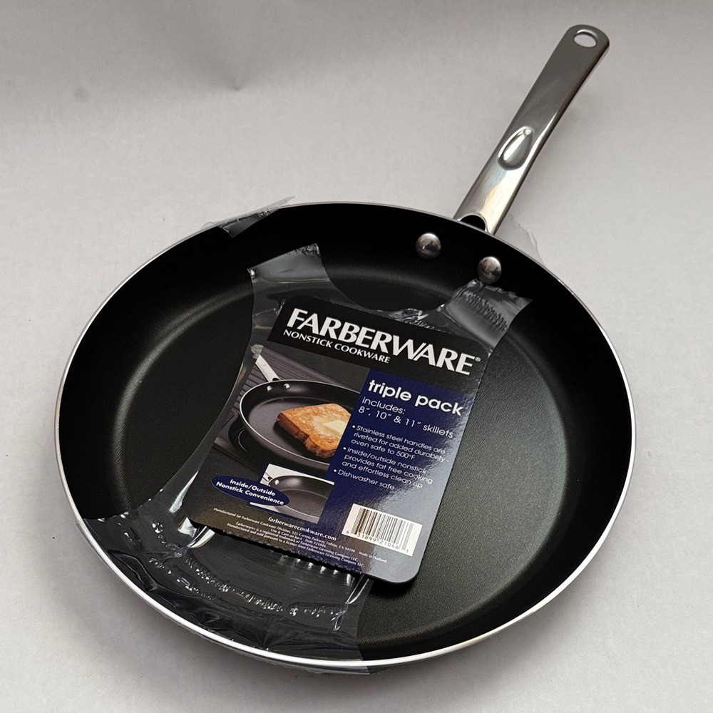 Farberware 11” Nonstick Skillet Aluminum Frying Pan - Black and Silver. NWT